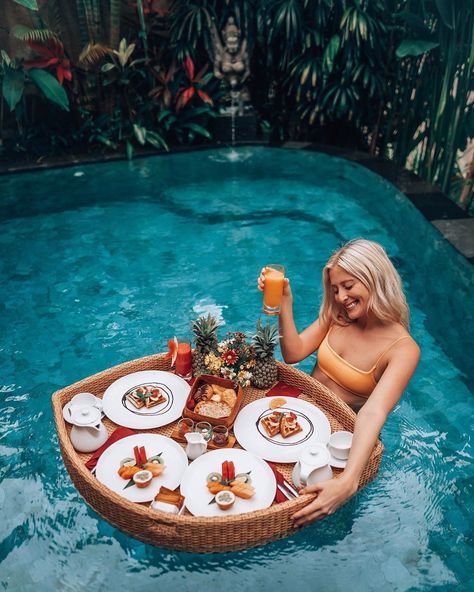 A floating breakfast in Bali is super cool, but it’s definitely not my everyday reality 🙅🏼‍♀️ more like my once (maybe) a year reality 😂 IG… Budget Friendly Honeymoon Destinations, Floating Breakfast, Breakfast Pictures, Soho Beach House, Breakfast Photography, Voyage Bali, Bali Holidays, Vacation Goals, Bali Island