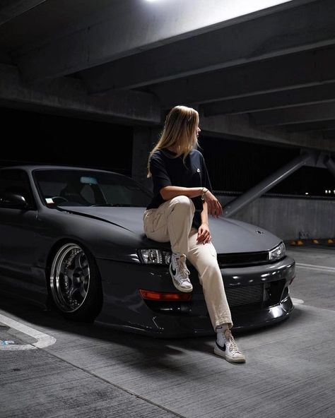 Cars Girls Aesthetic, Girl With Car Aesthetic, Jdm Girl Aesthetic, Girl In Car Aesthetic, Car Girl Wallpaper, Pics With Car, Girls In Cars, Girl Car Aesthetic, Car Pictures Aesthetic