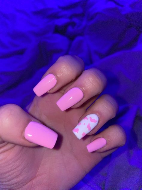 Acrylic Nails Drip Design, Pastel Pink Cow Print Nails, Short Pink Cow Print Nails, Pink Glitter Cow Print Nails, Valentines Cow Print Nails, Cowprint Nail Design Pink, Pink Cowgirl Nails Designs, Cow Print Valentine Nails, Pink Aesthetic Nails Acrylic