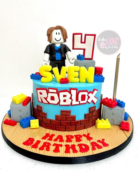 IG: @lalpastaevi Roblox Dessert Table Ideas, Roblox Cake Design For Boys, Roblox Birthday Cake Ideas, Roblox Cake Ideas For Boys, Roblox Pasta, Roblox Cake Boys, Roblox Themed Cake, Roblox Cake Ideas, Roblox Themed Birthday Party