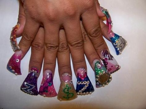 "Duck Feet" nails: because Fu Man Chu nails are too narrow to properly bling. Just when I thought nail fashion couldn't get more tacky or ugly! Ugly Nails, Bad Nails, Crazy Nail Designs, Duck Nails, Nail Art Designs Diy, Crazy Nails, Nails Prom, Summer Acrylic Nails, Diy Nail Art