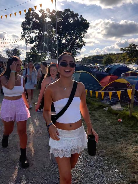 Melbourne Festival Outfit, Dj Festival Outfit, Acl Outfits 2024, Palm Tree Festival Outfit, Outfit Ideas Festival Summer, Wildlands Festival Outfit, Summer Festival Outfit Ideas Coachella, White Dress Festival Outfit, Primavera Festival Outfit