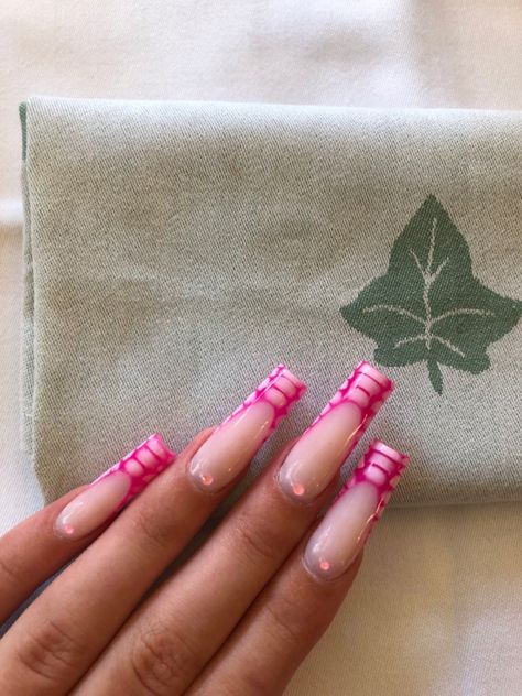 Croc Nails Acrylic Short, Pink Nails Ideas Summer, Nail Inspo Summer 2023 Pink, Nail Croc Design, Cool Square Nails, Nails Ideas Summer 2023, Tip Color Nails, Croc Print Nail Design, Trending Acrylic Nails Coffin