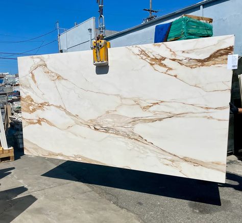 Calcutta Porcelain Countertops, White Granite With Gold Veins, Quartz Countertops With Gold Veins, White Gold Countertops, Honed Porcelain Countertops, White And Gold Granite Countertops, Porcelain Slabs Kitchen, Gold Quartz Kitchen Countertops, Countertops With White Cabinets Quartz