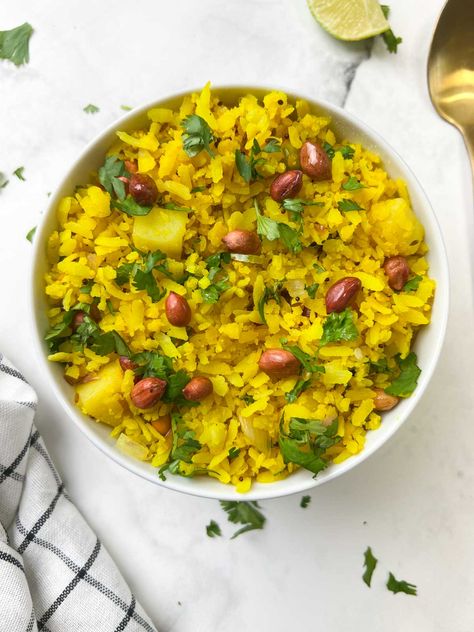 Kanda Poha, Poha Recipe, Indian Diet, Clam Recipes, Veggie Delight, Red Rice, Indian Breakfast, Mixed Vegetables, Breakfast Dishes