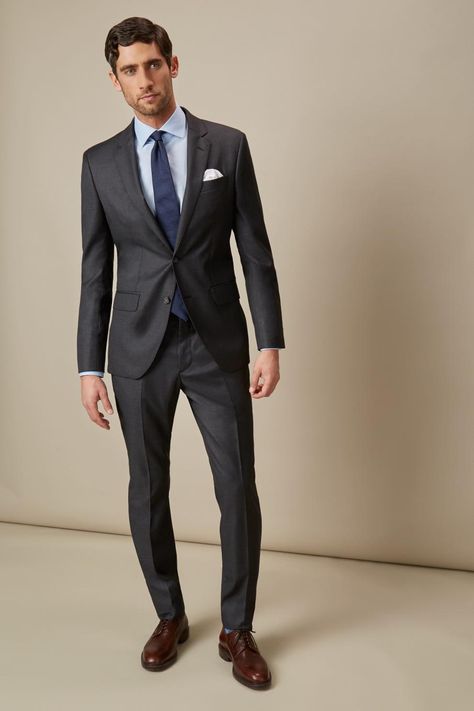 Hackett Mayfair Loro Piana 120s Suit Grey Suit Combinations, Men's Tuxedo Styles, One Dapper Street, Terno Slim, Grey Suit Men, Dark Gray Suit, Mens Fashion 2018, Charcoal Gray Suit, Suit Combinations