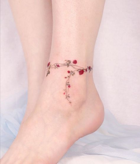 Tato Realis, Tato Henna, Ankle Tattoos For Women, Anklet Tattoos, Muster Tattoos, Tasteful Tattoos, Tatuaje A Color, Tattoo Bracelet, Small Hand Tattoos