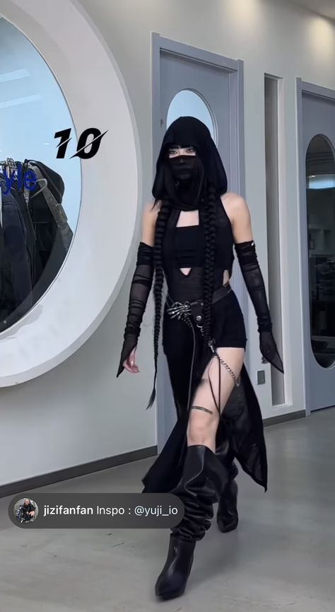 Goth Ninja Fashion, Black Cyberpunk Outfit, Cyberpunk Outfit Futuristic, Distopia Aesthic Outfit, Futuristic Outfits Women, Cyberpunk Outfit Women, Techno Dress, Black Rave Outfits, Kpop Costume