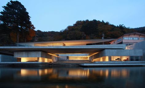 Brutalist Japanese Lake House Architecture Unique, Lakeside View, Concrete Interiors, Water House, Concrete House, Brutalist Architecture, Modern Staircase, Good House, Modern Exterior