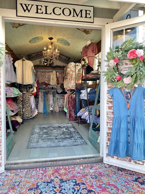 She Shed Clothing Boutique Ideas, Shed Into Boutique, Tiny Boutique Interior, Mobile Hat Boutique, Online Boutique Backdrop Ideas, Mobile Store Ideas, Tiny Store Ideas, Boutique Shed, Mobile Clothing Store