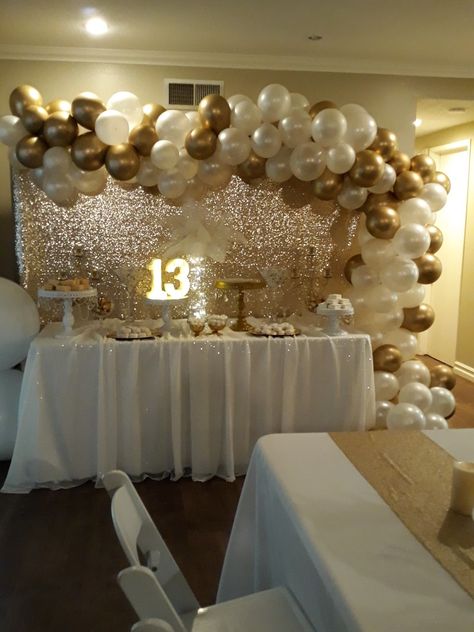 White And Golden Decoration Party, White And Gold Theme Birthday Party, Gold White Party Decoration, Birthday Ideas White And Gold, Beige And Gold Birthday Theme, Colors For Birthday Parties, Champagne Gold Birthday Theme, Gold Birthday Theme Ideas, Sweet 16 Party Ideas Gold And White