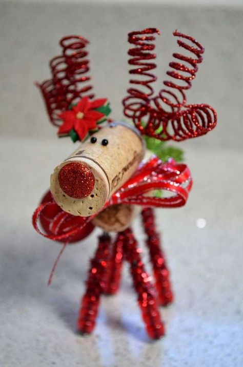 Fun CORK craft with kids - family holiday Wine Cork Reindeer Ornaments Diy, Wine Cork Reindeer Ornament, Christmas Cork Ideas, Reindeer Cork Ornaments Diy, Cork Ornaments Diy, Cork Crafts For Kids, Diy Cork Crafts, Christmas Cork Crafts, Cork Reindeer Ornaments