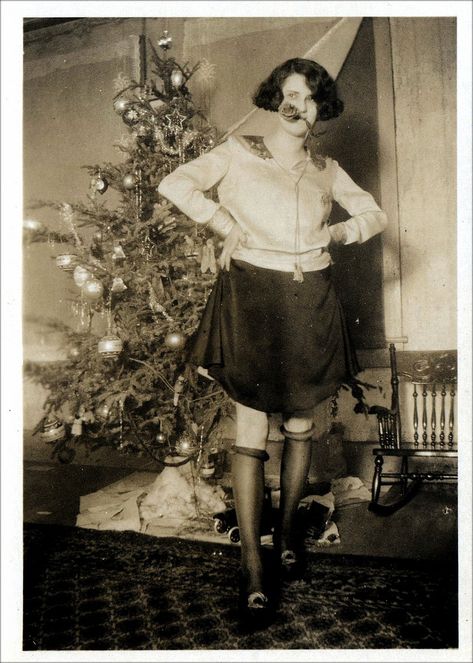 Christmas Photograph, Glamorous Christmas, Vintage Christmas Photos, Ghost Of Christmas Past, Retro Photos, Vintage Christmas Images, Vintage Tree, Old Christmas, Retro Photo