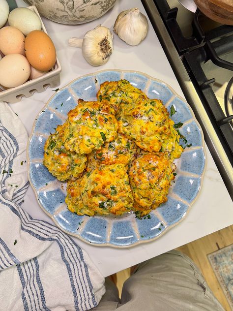 (High Protein) Sausage & Cheddar Breakfast Biscuits Savory Breakfast Biscuits, Quick Savory Breakfast, Chicken Sausage Breakfast Recipes, High Protein Breakfast Biscuits, Protein Breakfast Biscuits, Savory High Protein Breakfast, Good Protein Breakfast, High Protein Cheesy Breakfast Biscuits, Healthy Savory Breakfast