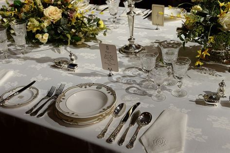 Downton Abbey Dinner Table, Edwardian Dinner Party, Downton Abbey Table Setting, Downton Abbey Dinner Party, Downton Abbey Aesthetic, Downton Abbey Dinner, Downton Abbey Wedding Inspiration, Surrealist Ball, Downton Abbey Party