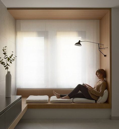 Window Couch, Muji Hotel, Window Seat Design, Bow Window, Window Benches, Diy Sofa, Design Del Prodotto, Window Design, Window Seat