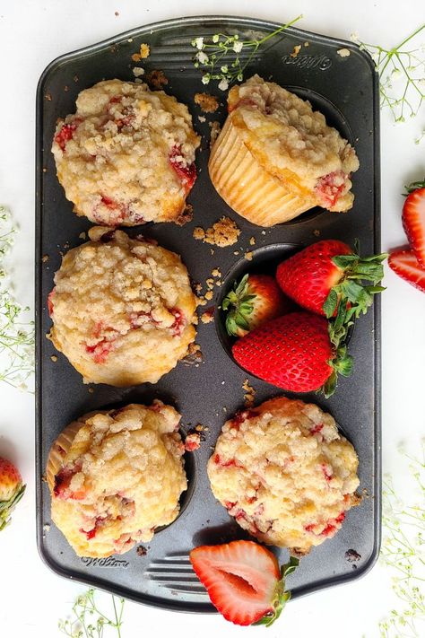 Strawberry streusel muffins are moist, easy to make, and delicious. A fluffy muffin filled with strawberries and topped with a crumb topping. Baked Goods To Take To Work, Strawberry Crumb Muffins, Muffins With Strawberries, Strawberry Strudel Muffins, Strawberries And Cream Muffins, Jumbo Strawberry Muffins, Easy Moist Muffins, Strawberry Cream Muffins, Strawberry And Cream Muffins