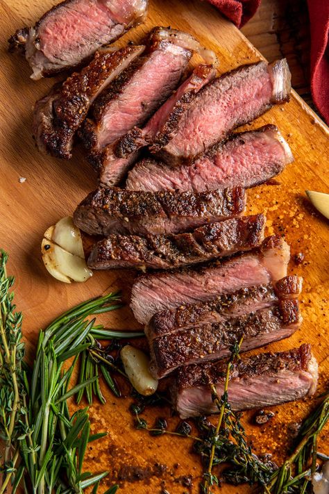 Cowboy Ribeye Steak Recipe, Tomahawk Steak Recipe, Ribeye Steak Recipes, Bone In Ribeye, Rump Steak, Rare Steak, Seared Steak, Tri Tip, Food Lab