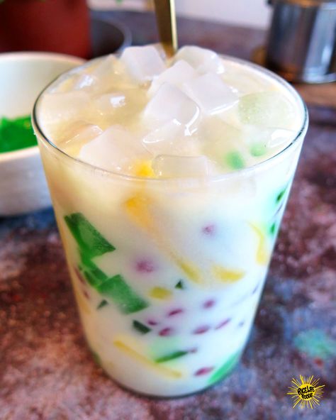 10 MIN Chè Thái Recipe: An Incredible Vietnamese Dessert Fruit Cocktail Dessert, Strawberry Sago, Che Thai, Thai Ingredients, Vietnamese Desserts, Coconut Recipes Dessert, Easy Filipino Recipes, Pineapple Ice Cream, Vietnamese Dessert