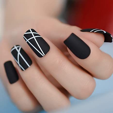 simplple tapered nails Black White Nails, Matte Black Nails, Short Square Nails, White Nail, Gradient Nails, Nail Length, Fall Nail Designs, Artificial Nails, Square Nails