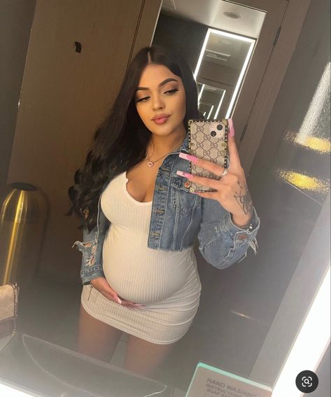 Kim Kardashian Maternity Style, Maternity Outfits Baddie, Pregnancy Selfie Ideas, Pregnant Baddie Outfits, Pregnant Woman Aesthetic, Pregnant Latina, Maternity Christmas Outfit, Big Belly Pregnant, Outfit Ideas For Pregnant Women