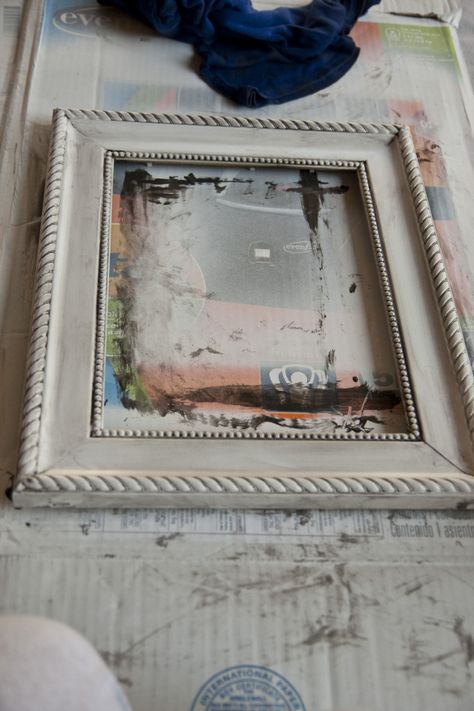 Distressing picture frames Old Artwork, Pic Frame, End Table Makeover, Tool Box Diy, Frame Birthday, Painted Baskets, Mirror Makeover, Old Picture Frames, Distressed Frames