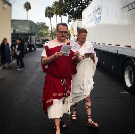 Modern Family Behind The Scenes, Modern Family Cast, Cameron Tucker, Haley Modern Family, Modern Family Lily, Modern Family Funny, Time Series, Family Funny, American Modern