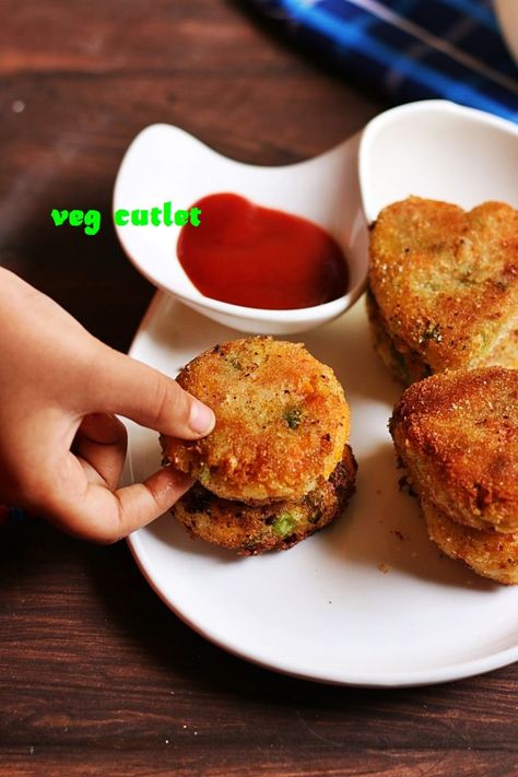 veg cutlet is delicious and healthy snack or breakfast served with ketchup. These cutlets are made of mixed veg and pan fried, tastes wonderful with tea. #cutletrecipe #vegcutlet #vegetablecutletrecipe #vegetablecutlet Vegetable Cutlet, Veg Cutlet Recipes, Veg Cutlet, Vegetable Cutlets, Tiffin Recipe, Plating Ideas, Cutlets Recipes, Herb Bread, Vegan Burgers