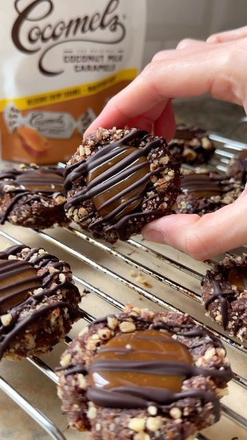 Chocolate Turtle Cookies, Megan Murphy, Chocolate Turtle, Turtle Cookies, Chocolate Turtles, Vegan Christmas Recipes, Cookies Vegan, Low Carb Baking, Fall Dessert Recipes