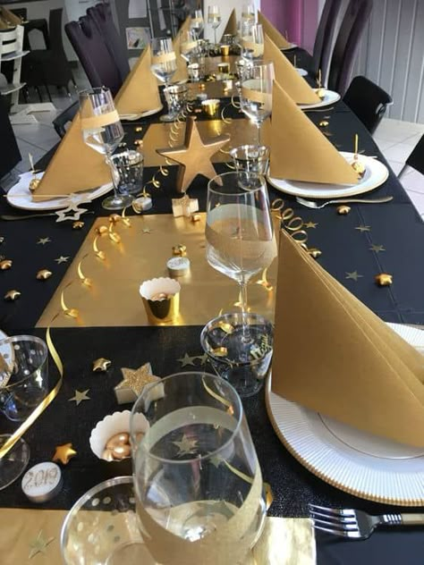 New Years Eve Table, New Years Eve Table Setting, Hollywood Birthday Parties, New Year Table, Table Setting Ideas, New Year's Eve Celebrations, Setting Ideas, New Years Eve Decorations, New Year Decor