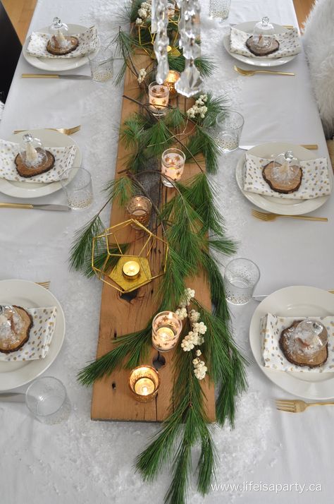 Wood Plank Table, Christmas Dining Table Decorations, Wood Box Wedding, Dining Table Decorations, Rustic Wood Crafts, Christmas Dining Table Decor, Diy Snow, Holiday Tablescape, Plank Table