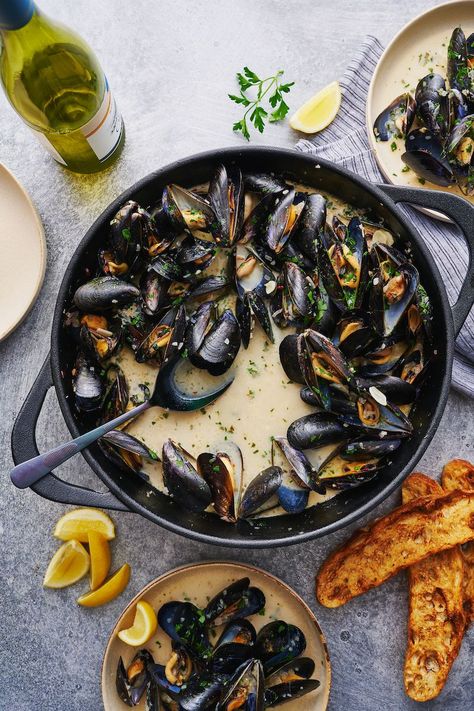 Mussels with White Wine Garlic Sauce - Baker by Nature Mussels Recipe White Wine, White Wine Mussels, Best Mussels Recipe, White Wine Recipes, Seafood Risotto, Baker By Nature, Mussels Recipe, Cooking Seafood, Yummy Pasta Recipes