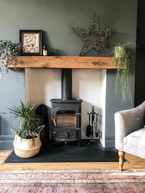 Wood Burning Stoves Living Room, Log Burner Living Room, Snug Room, Garden Cabins, New House Living Room, Perfect Dark, Cosy Living, Living Room Decor Fireplace, Cottage Living Rooms