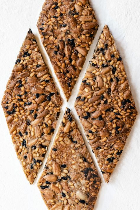 Multi-Seed Crackers (Vegan, Paleo, Nut-Free} | Nutrition Refined Multi Seed Crackers, Quinoa Sticks, Multigrain Recipes, Multigrain Crackers, Seed Crackers Recipe, Flax Crackers, Flax Seed Crackers, Oat Crackers, Paleo Bars