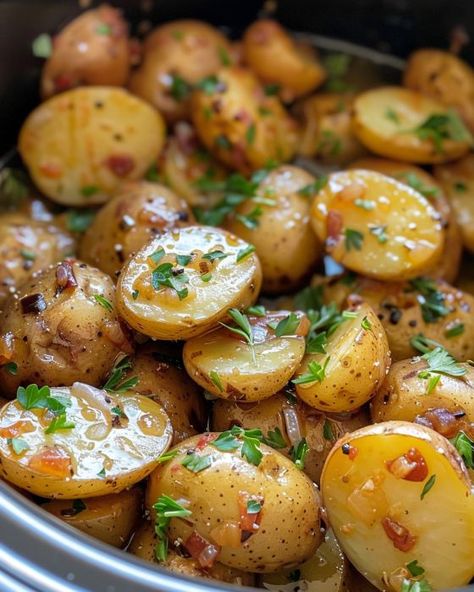 My Italian grandma taught me this method, and I've never stopped using it! Ground Beef Potatoes, Vegetable Bake, Slow Cooker Italian, Italian Potatoes, Potatoes And Cheese, Beef Potatoes, Delicious Sides, Flavorful Dinner, Potato Recipes Side Dishes