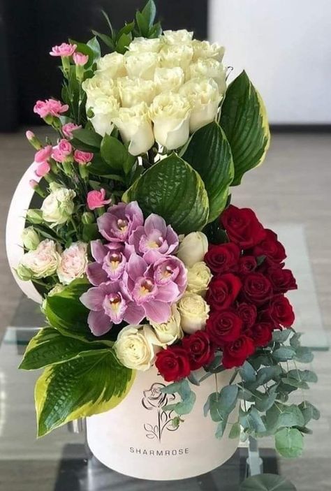 Luxury Flower Arrangement, Rose Flower Arrangements, Luxury Flower Bouquets, Flower Arrangement Designs, Church Flower Arrangements, Creative Flower Arrangements, Wedding Floral Centerpieces, Arrangement Ideas, Flower Arrangements Simple