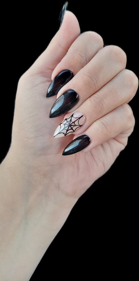 Black Pointed Nails Design, Simple Spiderweb Nails, White Spiderweb Nails, Black Spiderweb Nails, Black Pointed Nails, Goth Manicure, Spiderweb Nail Art, Pointed Nail Designs, Spiderweb Nails