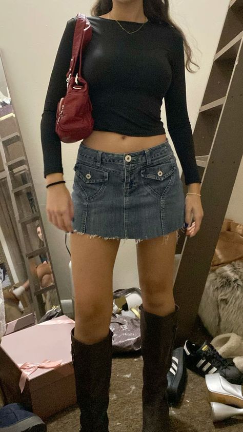 Dark Mini Skirt Outfit, Boots Outfit For Women Fall, Cute Outfits Going Out Casual, Womens Clothing Aesthetic, Outfit Inspo With Boots, Cute Fall Outfits Boots, Red Long Boots Outfit, Jean Skirt Outfits Going Out, Jean Skirt Tights Outfits