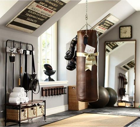 Gym... try to replicate in the barn :) Gym Decorating Ideas, Small Space Home Gym, Diy Keramik, Boxing Bag, Basement Gym, Gym Room At Home, Workout Room, Minimal Interior Design, Home Gym Decor