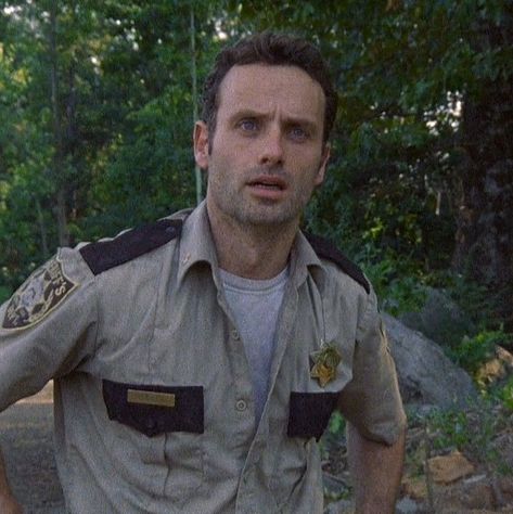 Rick Grimes Season 1, Andrew Lincoln Young, Rick Grimes Hot, Rick Walking Dead, Glenn The Walking Dead, Twd Rick Grimes, The Walking Dead Characters, Twd Rick, Ricky Dicky Doo Dah Grimes