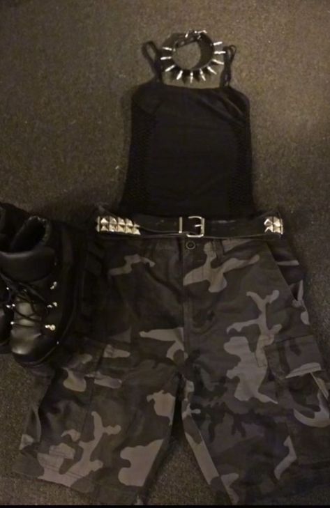 Emo Camo Outfits, Camo Pants Metalhead, Camo Goth Outfits, Mall Punk Outfits, Metalhead Goth Outfit, Summer Mall Goth Outfits, Mall Goth Inspo Outfits, 2000 Mall Goth, Emo Metalhead Outfits