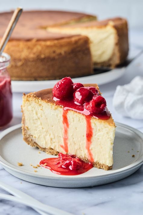 New York Style Cheesecake | Olive & Mango Cheesecake Ny Style, Ny Cheesecake Recipe, New York Baked Cheesecake, Ny Cheesecake, Sweet Deserts, Baked Cheesecake, New York Style Cheesecake, Cheesecake Toppings, Savory Meals