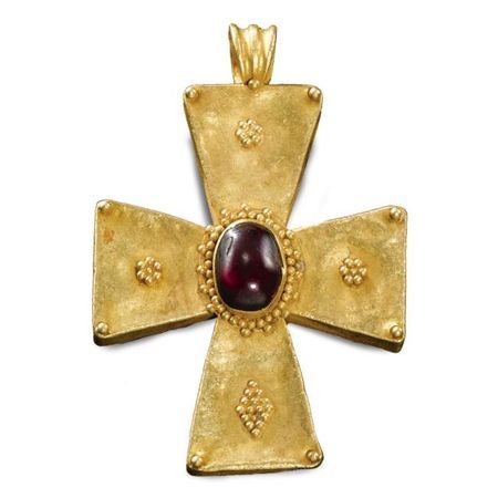 Byzantine, 5th-7th century. Pendant cross Crucifix Art, Byzantine Gold, Byzantine Jewelry, Ancient Jewels, European Sculpture, Ancient Jewellery, Historical Jewellery, Byzantine Art, Medieval Jewelry