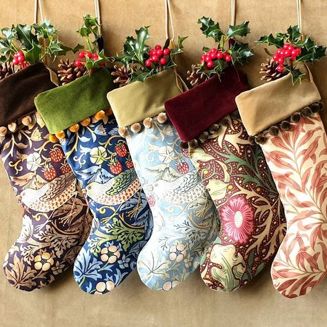 William Morris Christmas, Christmas Study, Traditional Christmas Stockings, Unique Christmas Stockings, Stocking Ideas, Vintage Christmas Stockings, Vintage Inspired Christmas, Floral Christmas, Christmas Stocking Pattern