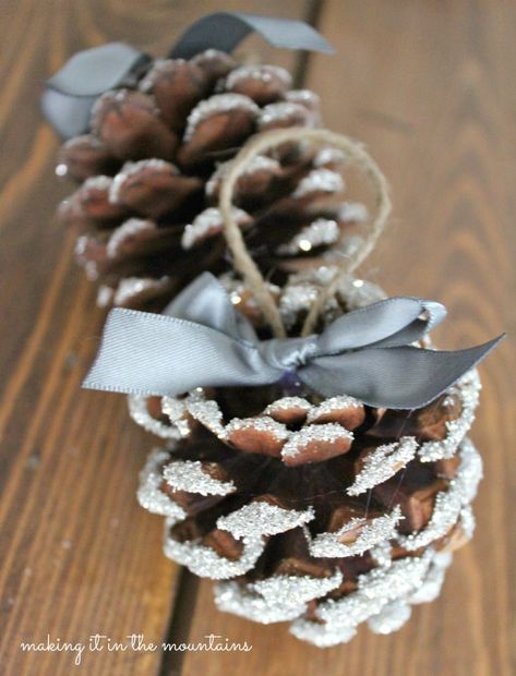 Mountains Decorations, Pine Cone Ornaments, Cone Ornaments, Pine Cone Christmas Decorations, Pinecone Crafts Christmas, Mini Pine Cones, Christmas Pine Cones, Pinecone Ornaments, Pine Cone Decorations