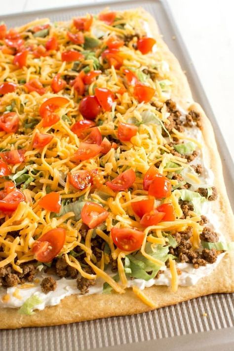 Taco Pizza Recipe Recipe Crescent Rolls, Taco Pizza Recipe, Pizza Appetizer, Pizza Taco, Taco Pizza Recipes, Crescent Roll Crust, Appetizer Party, Cream Cheese Sauce, Pizza Appetizers