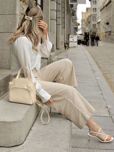 Summer Office Looks, Beige Hose, White Strappy Heels, Summer Office Outfits, Wide Leg Pants Outfit, Style Parisienne, Leg Pants Outfit, 70s Inspired Fashion, Summer Office