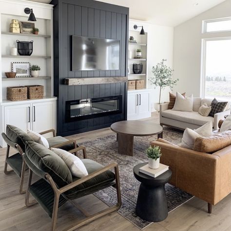 Feature Wall Living Room, Built In Shelves Living Room, Adorable Home, Living Room Built Ins, Build A Fireplace, Home Office Inspiration, Star Decor, Fireplace Built Ins, Living Room Decor Fireplace