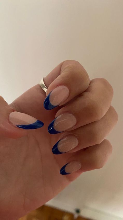 Minimalistic Summer Nails, Blue Nails For Graduation, Navy Blue Summer Nails, Midnight Blue French Tip Nails, Simple Grad Nails, Gel X Nails Simple, Almond Nails Sparkle, French Tip Colors, Italian Summer Nails