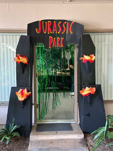 Jurassic Decorations, Jurassic Park Themed Birthday Party, Jurassic Party Decorations, Jurassic Park Bday Party, Jurassic Themed Birthday Party, Park Themed Birthday Party, Jurassic Birthday, Jurassic Park Birthday Theme, Diy Dinosaur Birthday Party